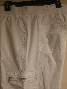 Chico's White Utility Capri-Ankle Pant with Pockets